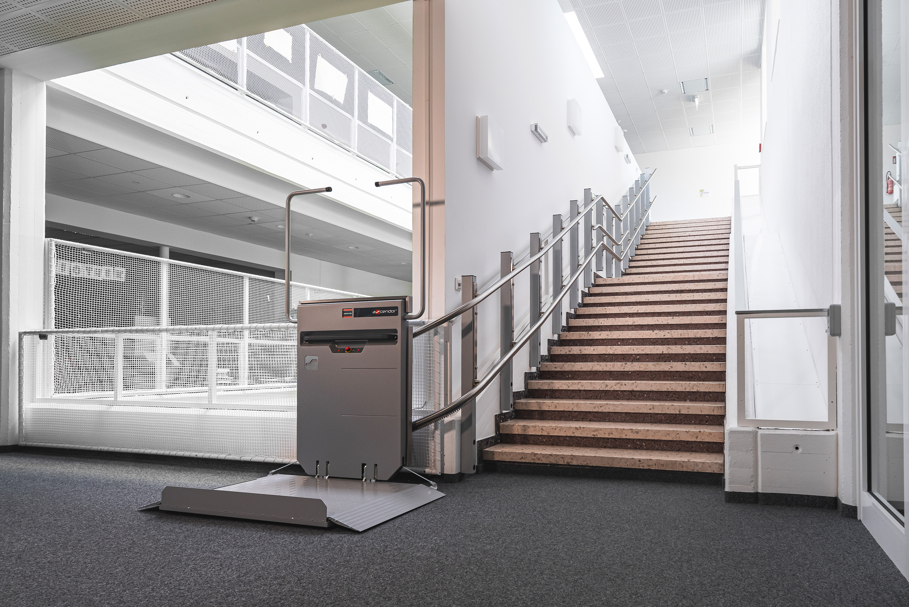 Ascendor PLK8 Plattform-Trapelift — kurveg Versioun